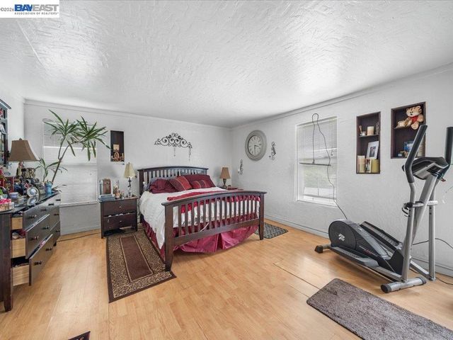 2550 Pleasant st, Oakland, CA 94602