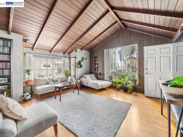 2550 Pleasant st, Oakland, CA 94602