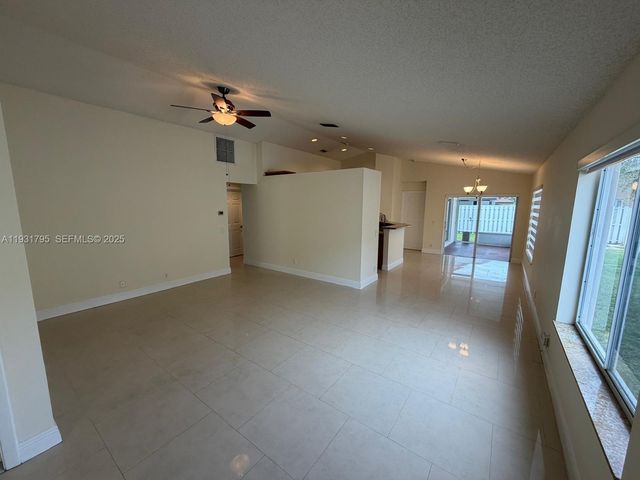 1525 Estancia Cir, Weston, FL 33327
