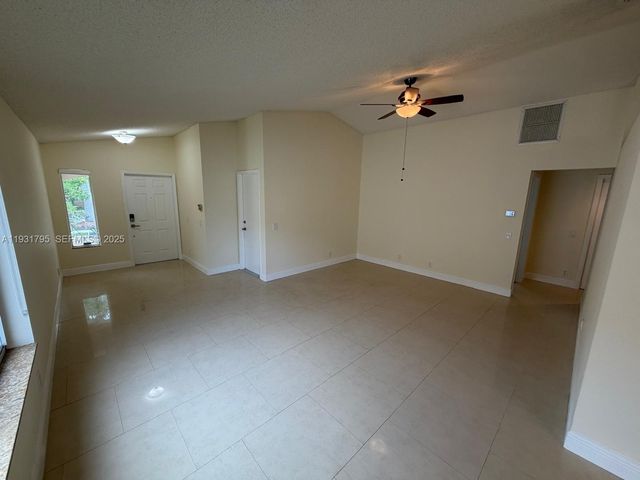 1525 Estancia Cir, Weston, FL 33327