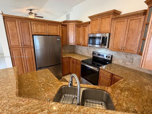 1525 Estancia Cir, Weston, FL 33327