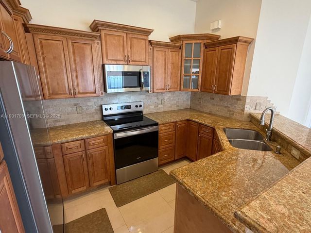 1525 Estancia Cir, Weston, FL 33327