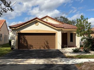 1525 Estancia Cir, Weston, FL 33327