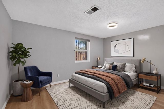 1216 Forrester Avenue NW, Albuquerque, NM 87104