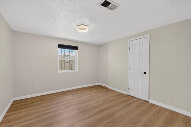 1216 Forrester Avenue NW, Albuquerque, NM 87104