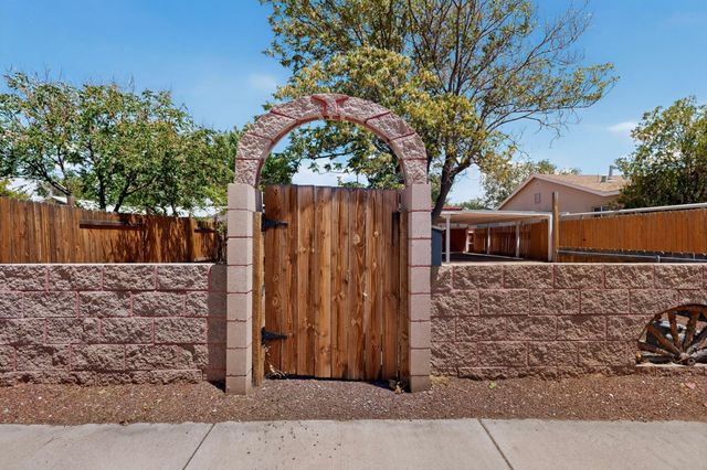 1216 Forrester Avenue NW, Albuquerque, NM 87104