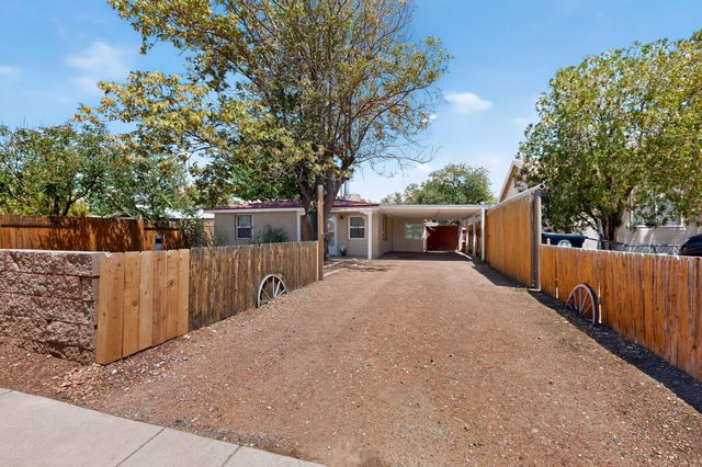 1216 Forrester Avenue NW, Albuquerque, NM 87104