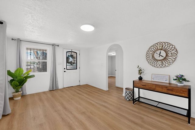 1216 Forrester Avenue NW, Albuquerque, NM 87104