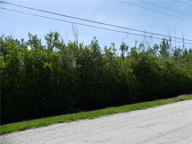 2790 Date ST, St. James City, FL 33956