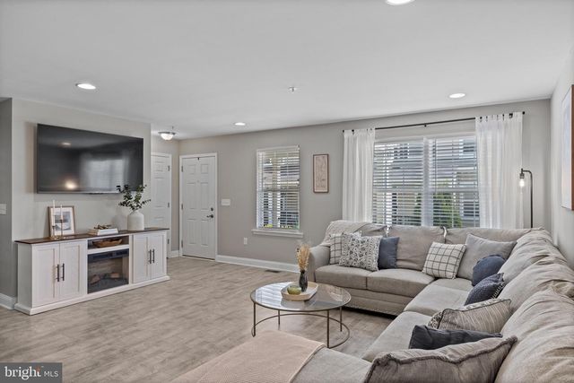 1403 LEXINGTON MEWS #1403, Swedesboro, NJ 08085