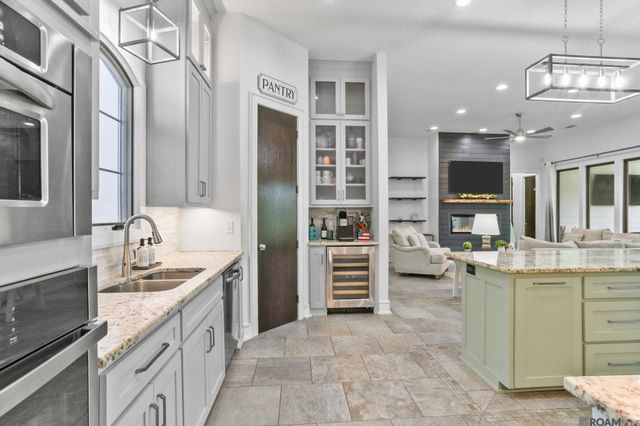 13579 Bluff Point Dr, Geismar, LA 70734