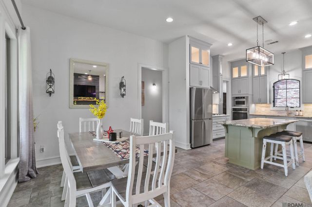 13579 Bluff Point Dr, Geismar, LA 70734