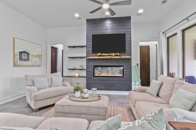 13579 Bluff Point Dr, Geismar, LA 70734