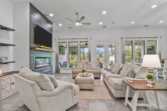 13579 Bluff Point Dr, Geismar, LA 70734