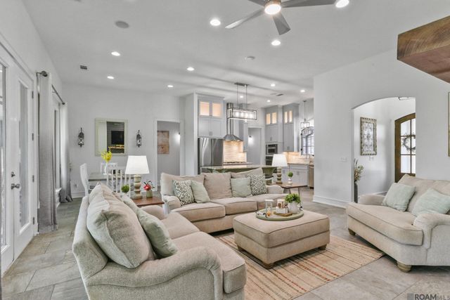 13579 Bluff Point Dr, Geismar, LA 70734