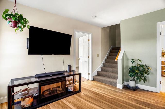 282 Central Ave Apt 10, Dover, NH 03820