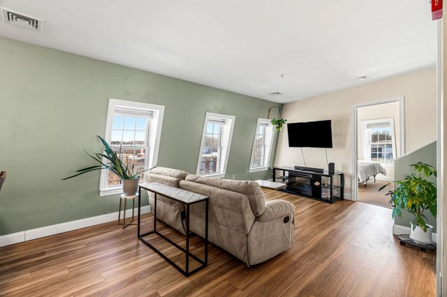 282 Central Ave Apt 10, Dover, NH 03820