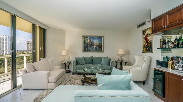 20191 E Country Club Dr 901, Aventura, FL 33180