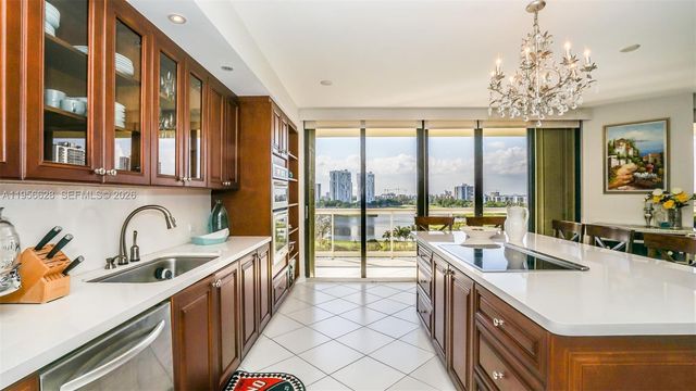 20191 E Country Club Dr 901, Aventura, FL 33180