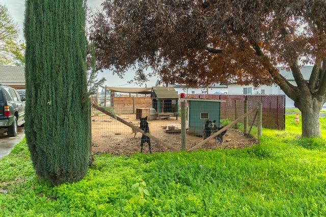 17383 Daley Road, Madera, CA 93638