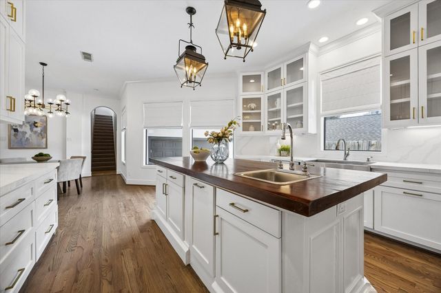 4523 Maple Street, Bellaire, TX 77401