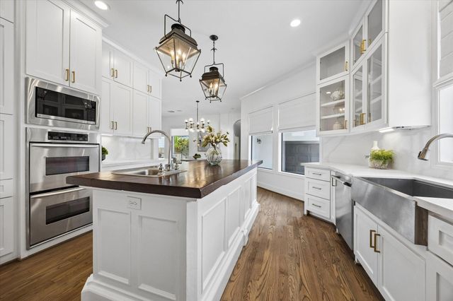 4523 Maple Street, Bellaire, TX 77401