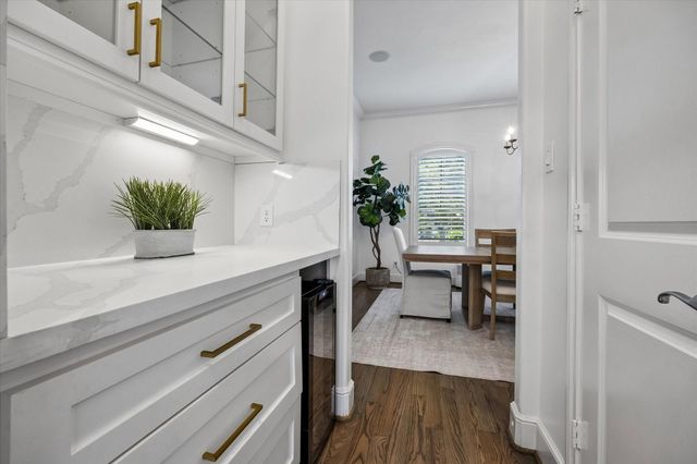 4523 Maple Street, Bellaire, TX 77401