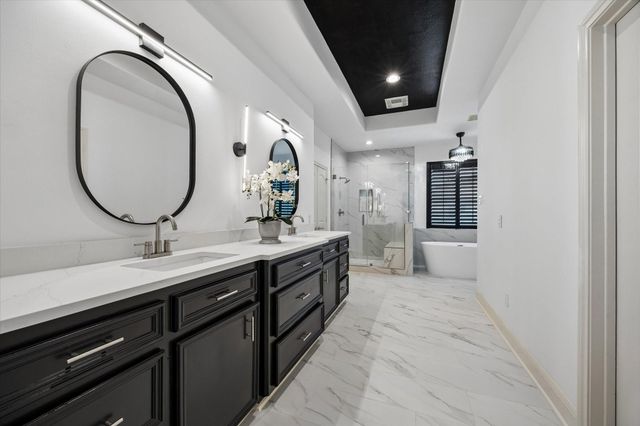 4523 Maple Street, Bellaire, TX 77401