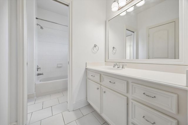 4523 Maple Street, Bellaire, TX 77401