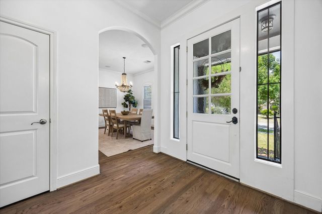 4523 Maple Street, Bellaire, TX 77401