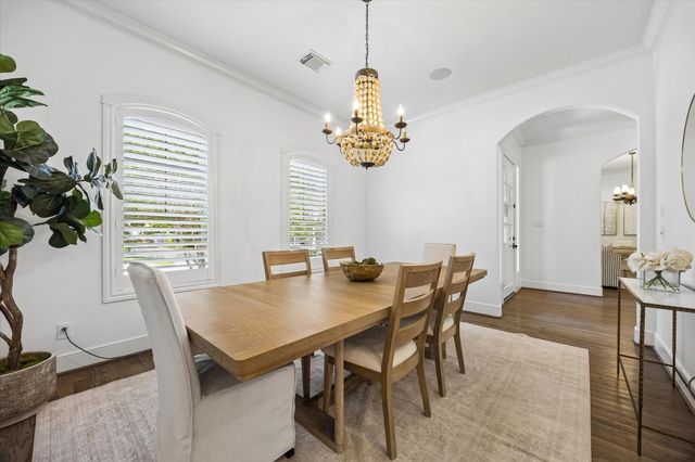 4523 Maple Street, Bellaire, TX 77401