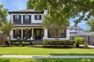 4523 Maple Street, Bellaire, TX 77401