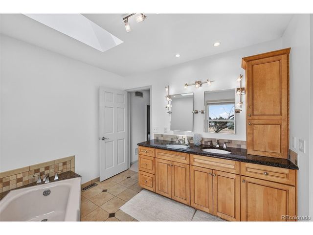 1 Snowy Owl Ln, Littleton, CO 80127