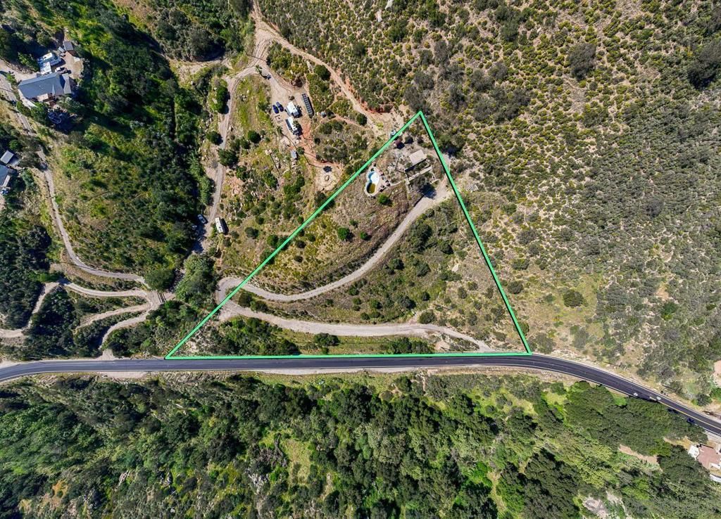 Image 2 of property listing at 1186 Harbison Canyon, El Cajon, CA 92019