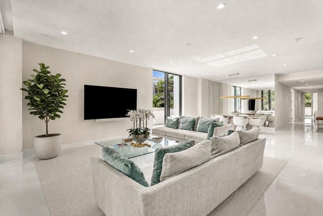 475 E Royal Palm Road 206, Boca Raton, FL 33432