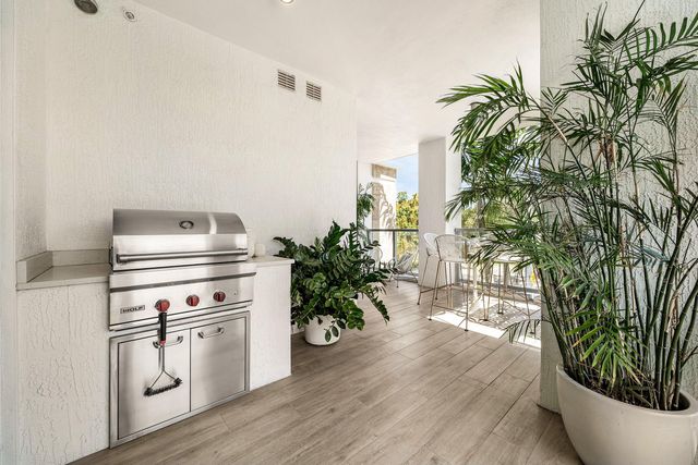 475 E Royal Palm Road 206, Boca Raton, FL 33432
