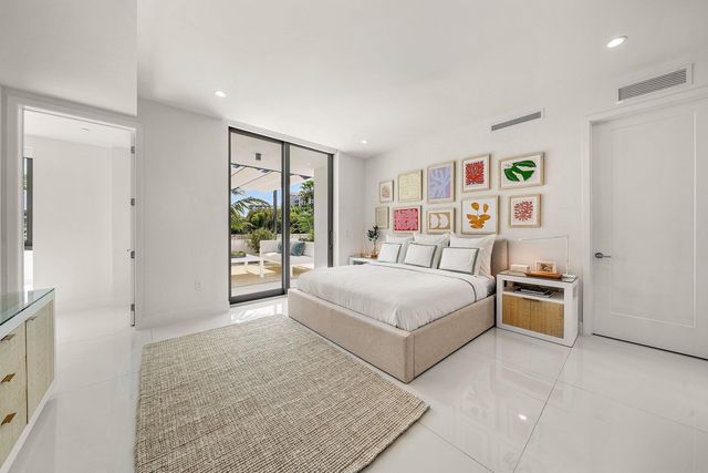 475 E Royal Palm Road 206, Boca Raton, FL 33432