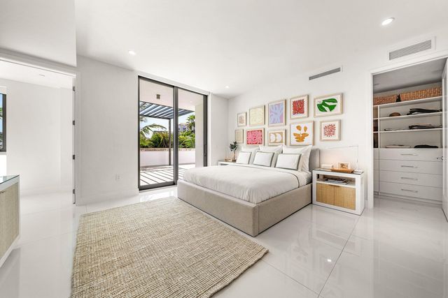 475 E Royal Palm Road 206, Boca Raton, FL 33432