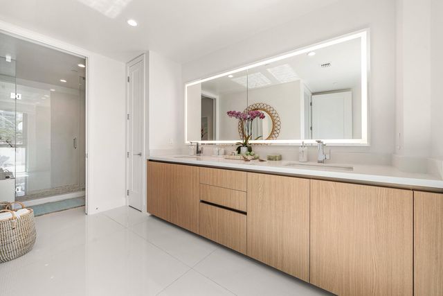 475 E Royal Palm Road 206, Boca Raton, FL 33432