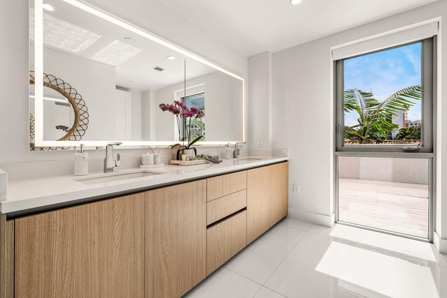 475 E Royal Palm Road 206, Boca Raton, FL 33432