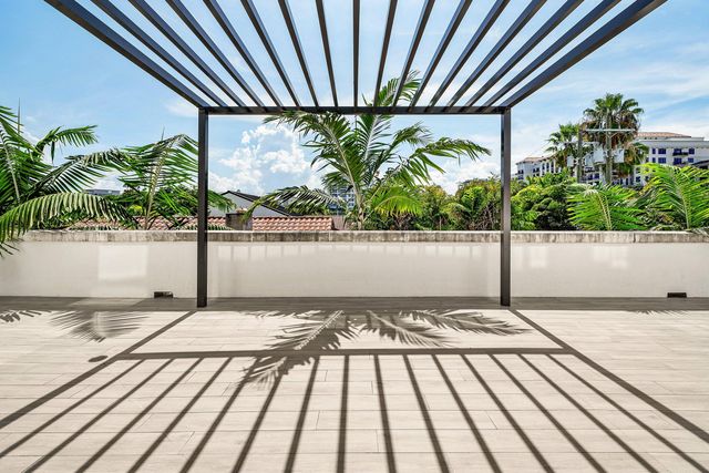 475 E Royal Palm Road 206, Boca Raton, FL 33432