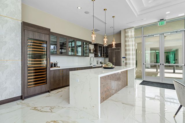 475 E Royal Palm Road 206, Boca Raton, FL 33432