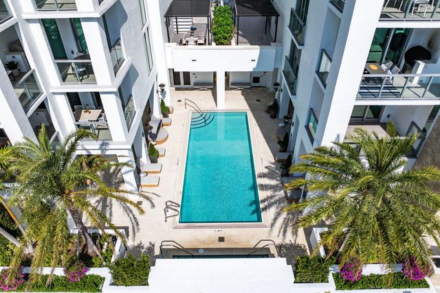 475 E Royal Palm Road 206, Boca Raton, FL 33432