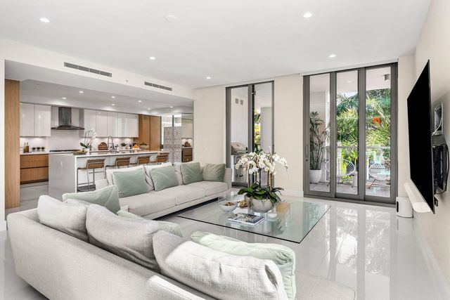475 E Royal Palm Road 206, Boca Raton, FL 33432