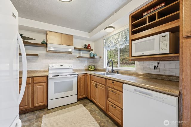 3050 NE Sawdust Hill Road, Poulsbo, WA 98370