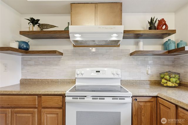 3050 NE Sawdust Hill Road, Poulsbo, WA 98370