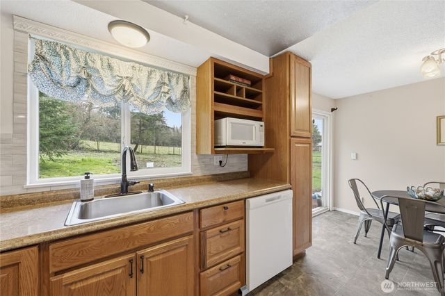 3050 NE Sawdust Hill Road, Poulsbo, WA 98370