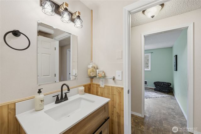 3050 NE Sawdust Hill Road, Poulsbo, WA 98370