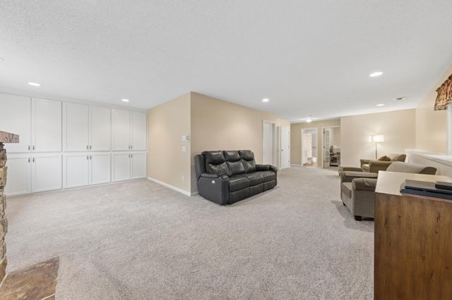 9039 Vickors Crossing, Brooklyn Park, MN 55443