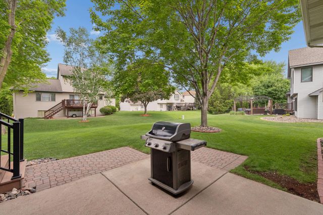 9039 Vickors Crossing, Brooklyn Park, MN 55443